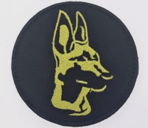 YELLOW DOG'S HEAD ROUND EMBLEM